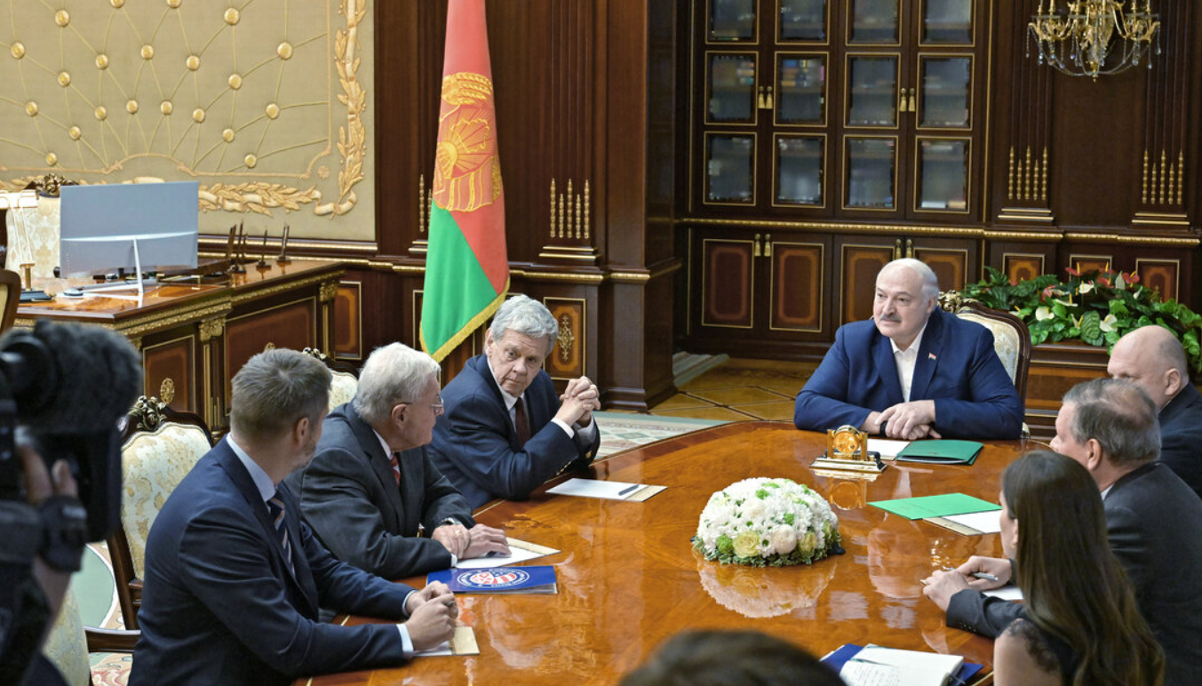 US envoy Kellogg meets with Lukashenko in Minsk