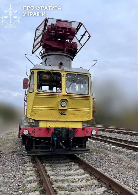 Russia strikes railway in Ukraine's Chernihiv: Train driver injured