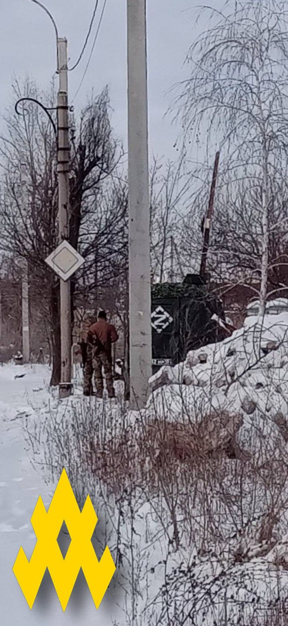 Ukrainian partisan burns Russian military vehicle in Sievierodonetsk