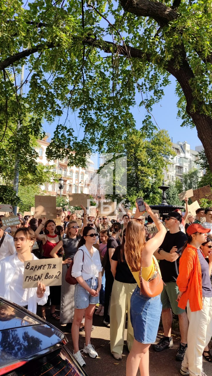 Crowds gather in Kyiv to protest Fedorov's dismissal: What's happening?
