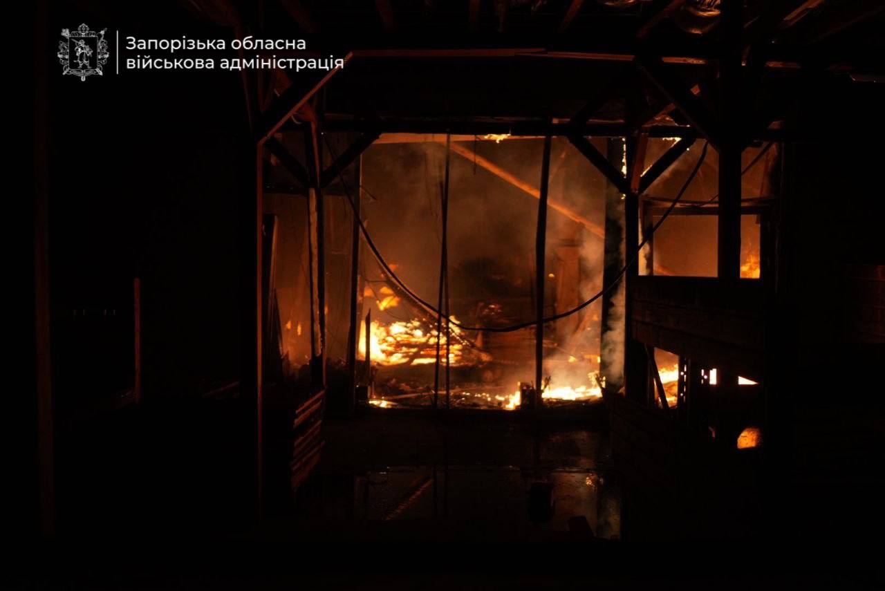Russian attack destroys shopping mall in Zaporizhzhia and knocks out power