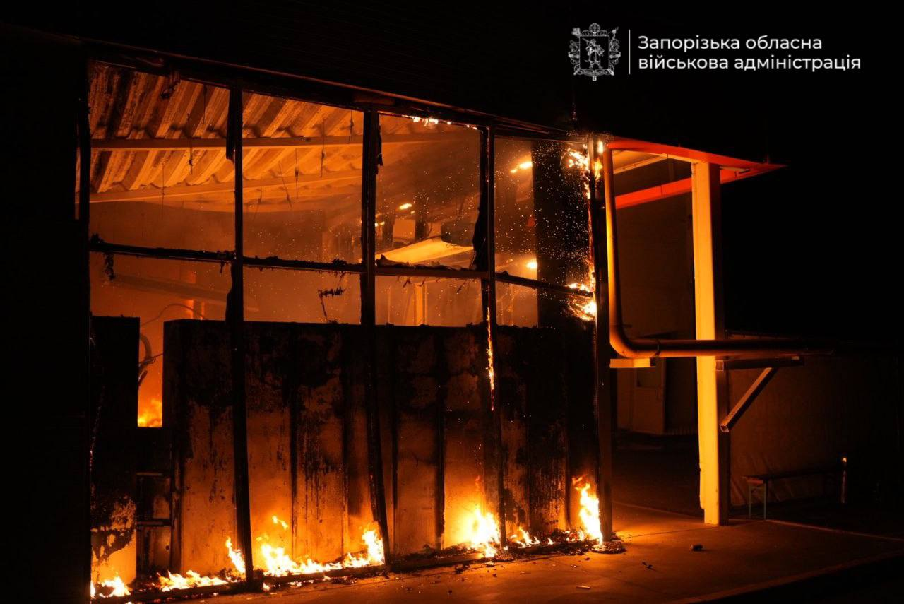 Russian attack destroys shopping mall in Zaporizhzhia and knocks out power