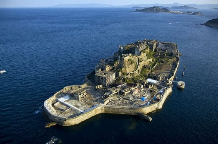 10 amazing places hard to believe they exist