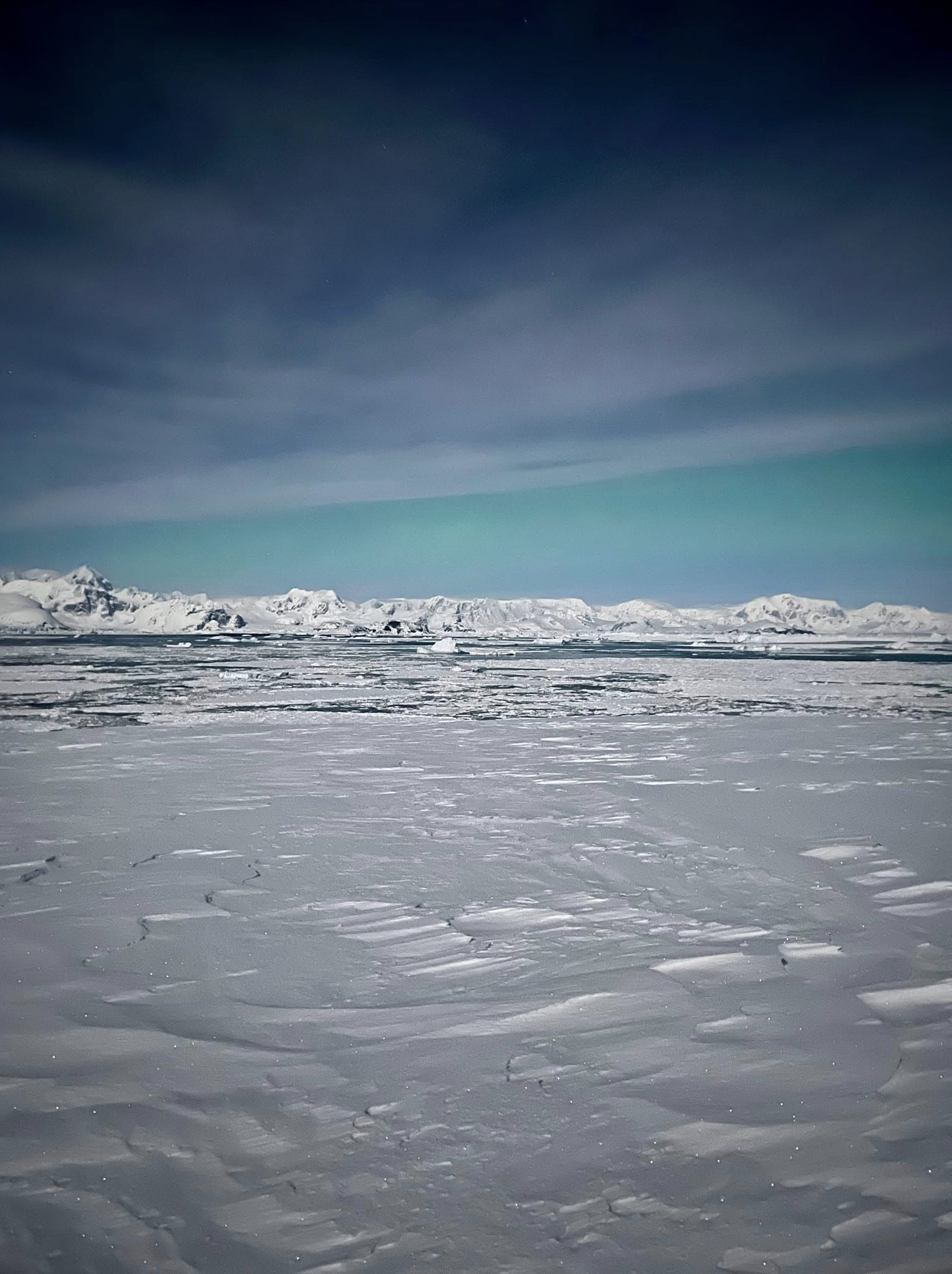 Ukrainian polar explorers catch rare southern aurora: Incredible footage