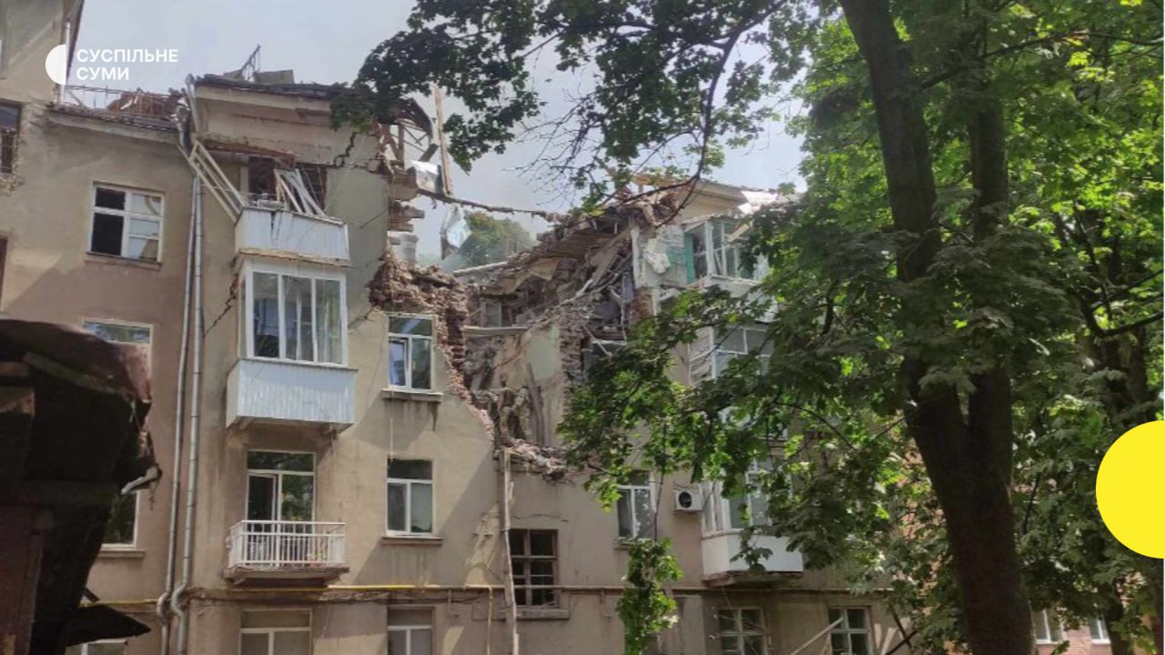 Russian drones attack Sumy: multistory building damaged