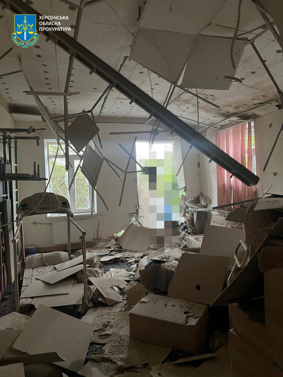 Russia strikes senior center near Kherson, medical workers injured
