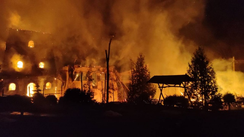 Russian attack on Kharkiv region: Hotel and restaurant engulfed in flames, casualties reported