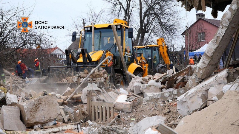 Russian strike on Zaporizhzhia: Number of killed and injured rises, child among victims