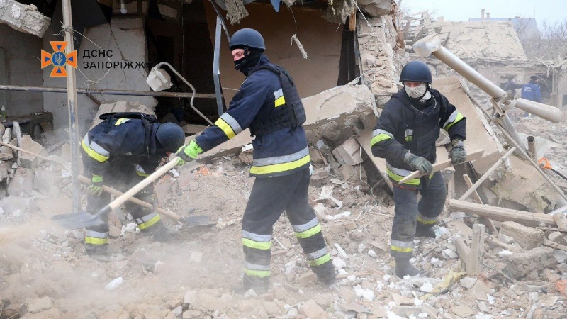 Russian strike on Zaporizhzhia: Number of killed and injured rises, child among victims