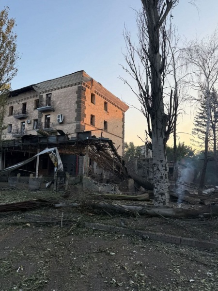 Russian Iskander missiles strike Sloviansk: Hotel and dozens of houses destroyed