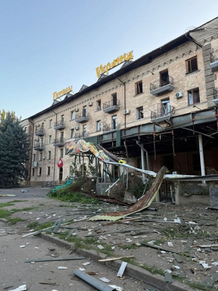 Russian Iskander missiles strike Sloviansk: Hotel and dozens of houses destroyed