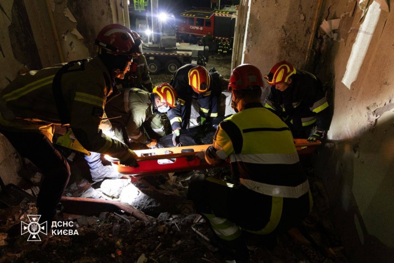 Russian massive strike on Kyiv: One more casualty recovered from under rubble 