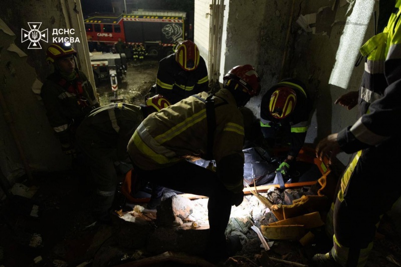 Russian massive strike on Kyiv: One more casualty recovered from under rubble 