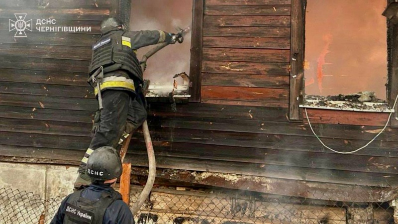 Russia destroys post office and residential buildings in Ukraine's Chernihiv region