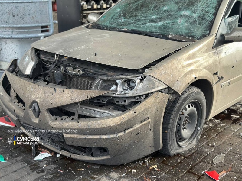 Russia strikes gas station in Sumy with drone: Cars damaged, people injured