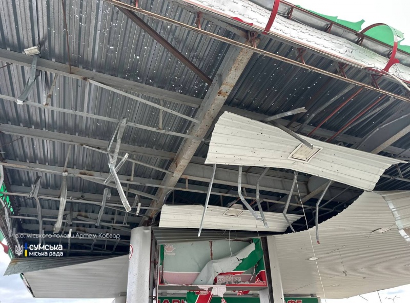 Russia strikes gas station in Sumy with drone: Cars damaged, people injured