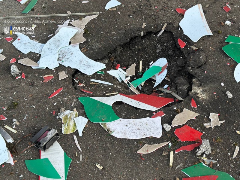 Russia strikes gas station in Sumy with drone: Cars damaged, people injured