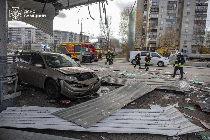 Russia strikes gas station in Sumy with drone: Cars damaged, people injured