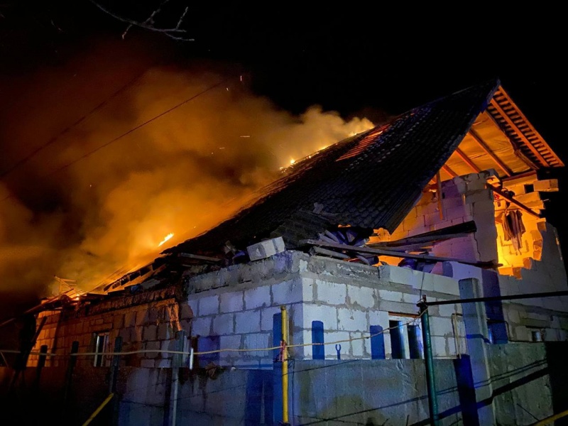 Russia massively strikes Kyiv region: Fires broke out, child among casualties