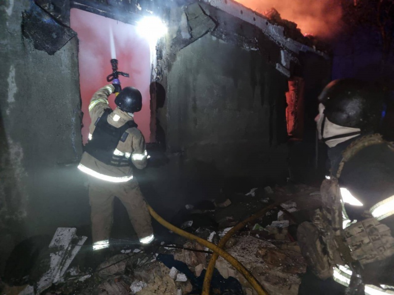 Russia massively strikes Kyiv region: Fires broke out, child among casualties