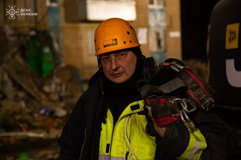 Russian strike on high-rise building in Ukraine's Ternopil: Rescue operations continue