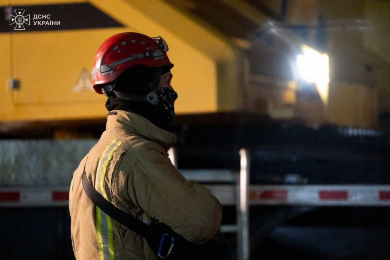 Russian strike on high-rise building in Ukraine's Ternopil: Rescue operations continue