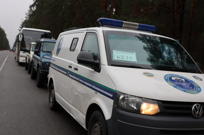 Ukraine brings home 31 civilians freed from Belarusian prisons