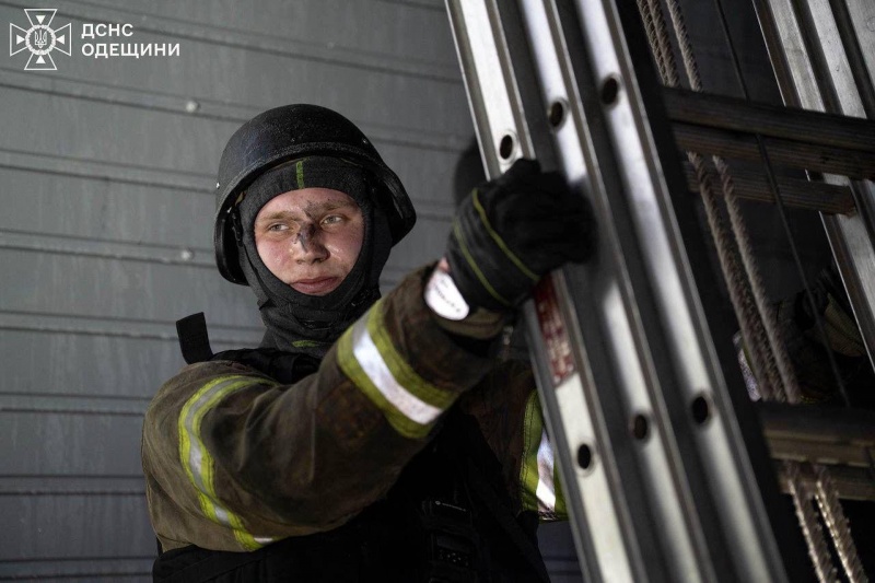 Russia strikes power substation in Ukraine's Odesa region: 90,000 families left without electricity