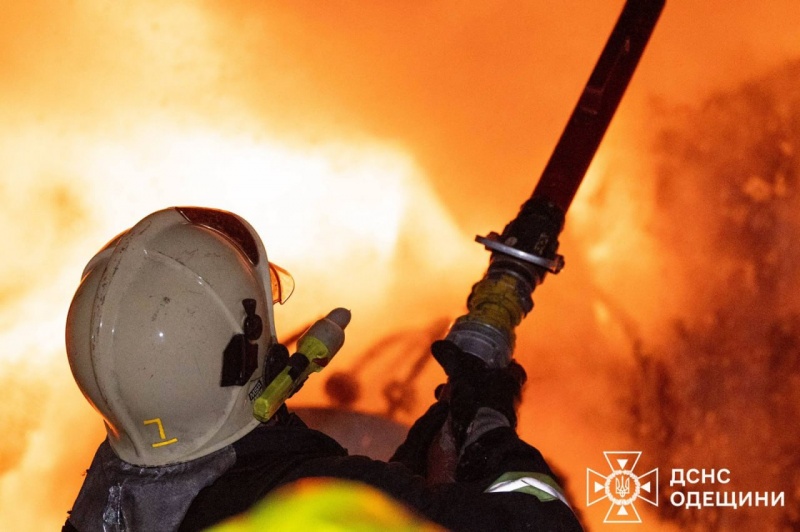 Russia launches massive attack on Odesa region, hits energy sites and leaves civilians wounded