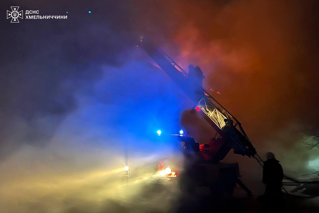 Russia strikes Ukraine's Khmelnytskyi: Massive fire broke out