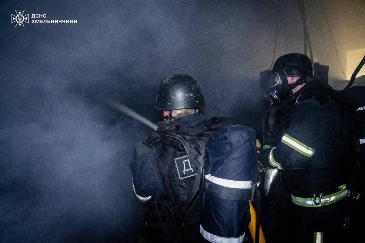 Russia strikes Ukraine's Khmelnytskyi: Massive fire broke out