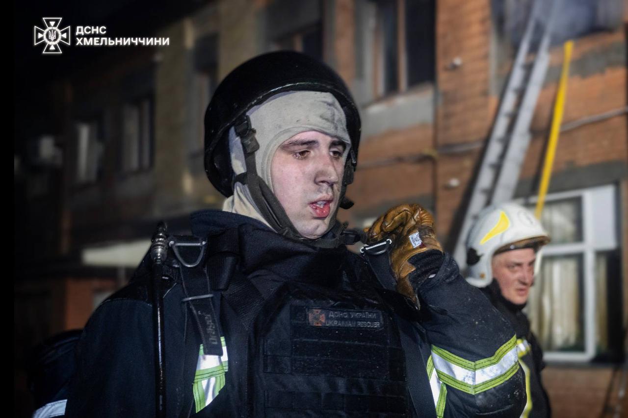 Russia strikes Ukraine's Khmelnytskyi: Massive fire broke out