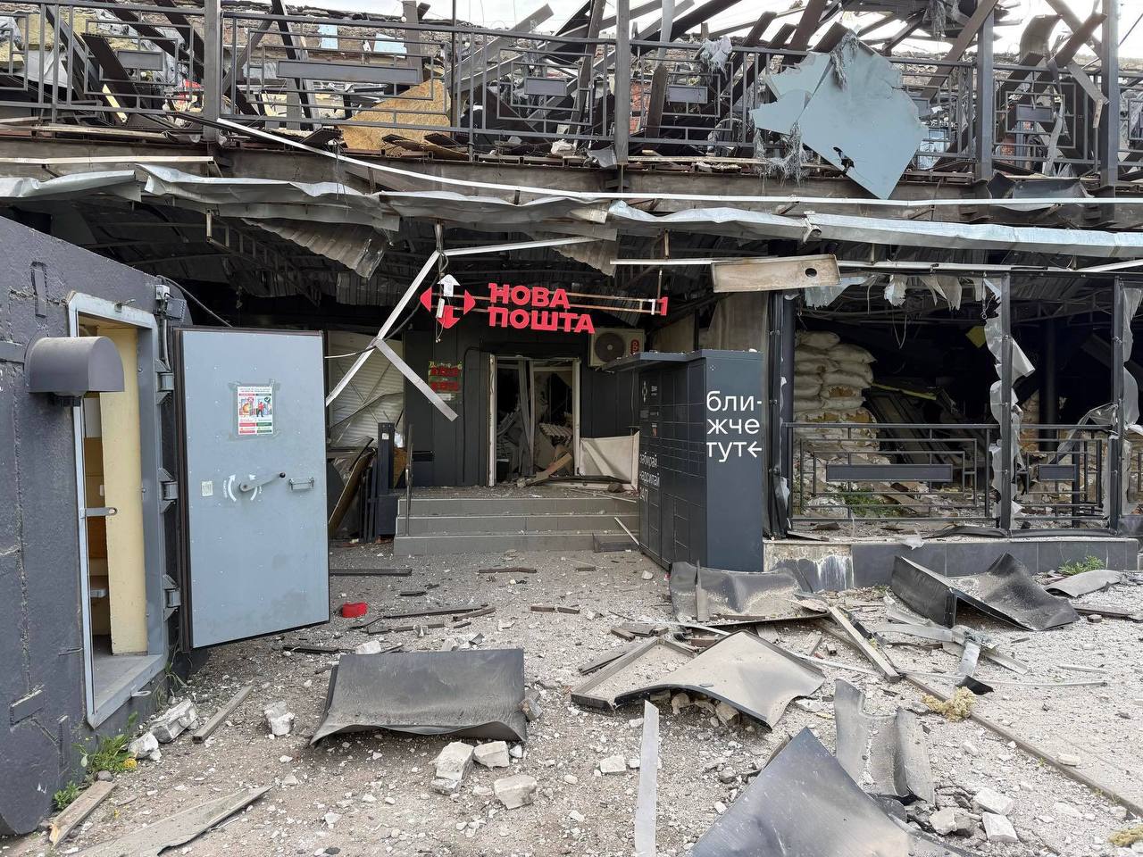 Russia bombs postal office in Ukraine's Kramatorsk