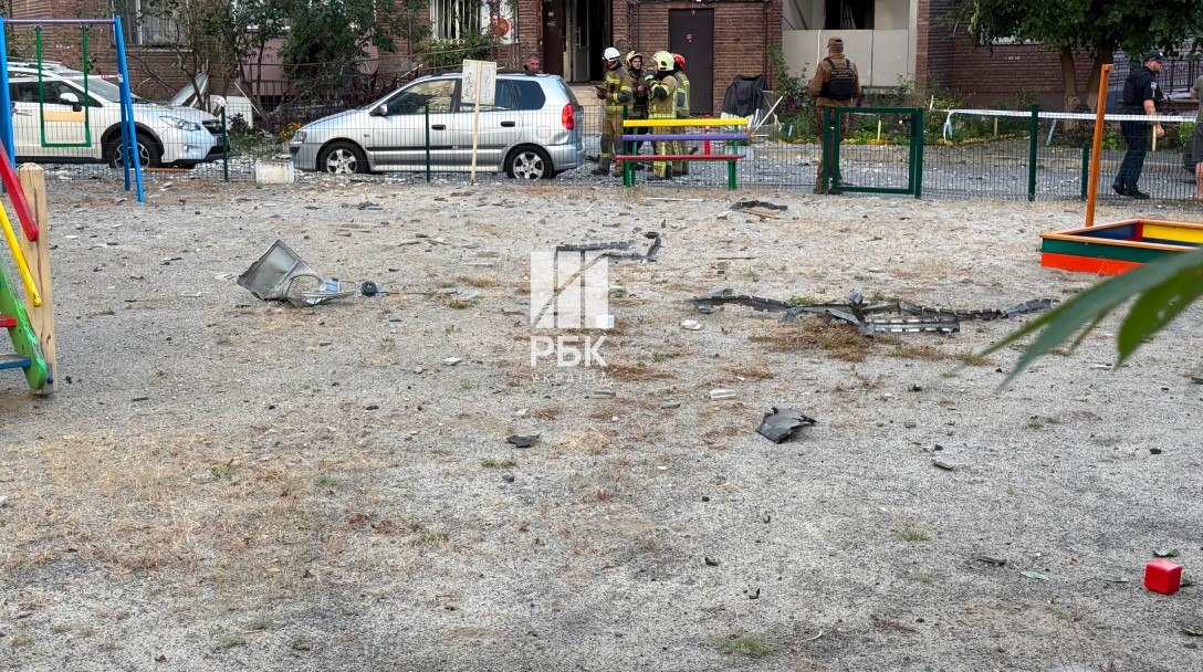 Russia strikes 22-story apartment building in Kyiv, injuring residents