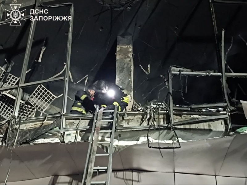 Russia massively strikes Ukraine's Zaporizhzhia: Shopping centre on fire, houses damaged