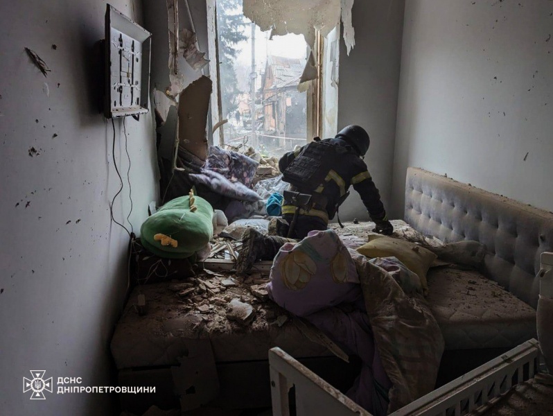 Russia bombs Zelenskyy's hometown: Residential building destroyed, child among casualties