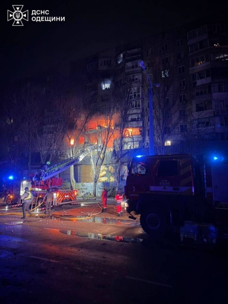 Russia heavily strikes Ukraine's Odesa: Downtown building destroyed, search for survivors underway