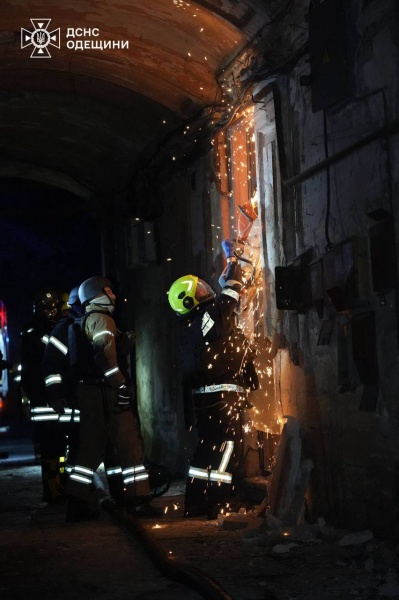 Russia heavily strikes Ukraine's Odesa: Downtown building destroyed, search for survivors underway