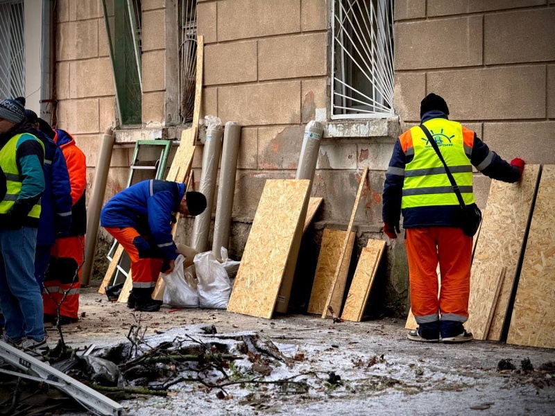 Russia heavily strikes Ukraine's Odesa: Downtown building destroyed, search for survivors underway