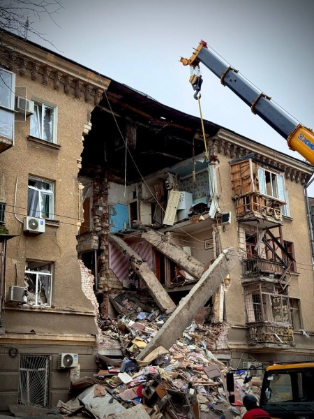 Russia heavily strikes Ukraine's Odesa: Downtown building destroyed, search for survivors underway