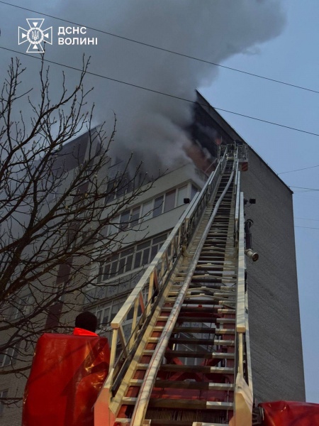 Russia destroys postal warehouse, hits residential building in Ukraine's Lutsk