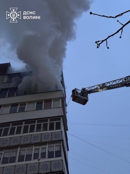 Russia destroys postal warehouse, hits residential building in Ukraine's Lutsk