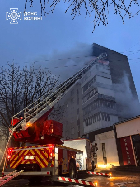 Russia destroys postal warehouse, hits residential building in Ukraine's Lutsk