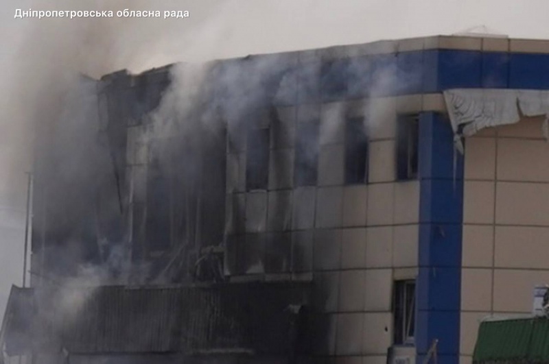 Russia strikes Ukraine's Dnipro: Major fire broke out, casualties reported