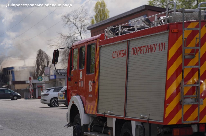 Russia strikes Ukraine's Dnipro: Major fire broke out, casualties reported