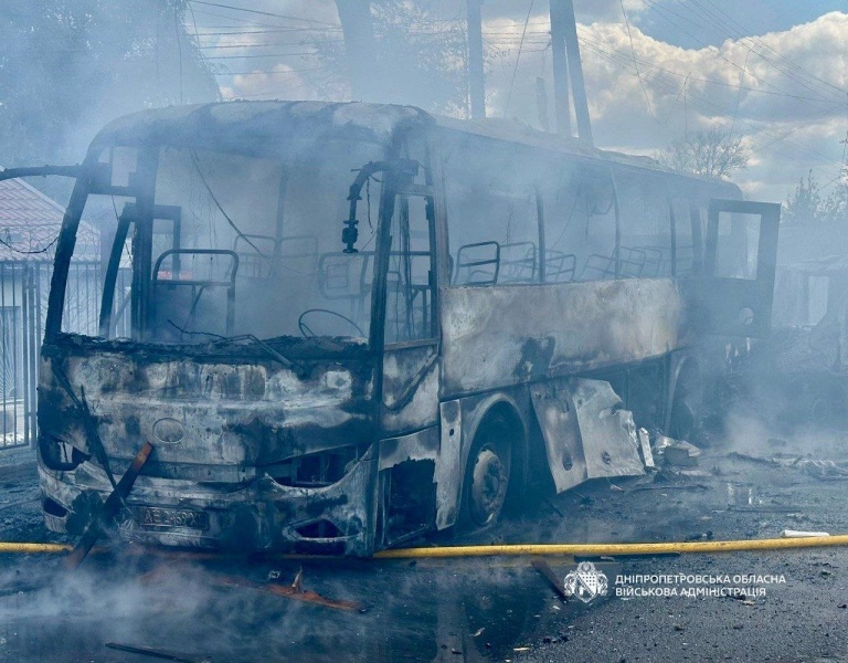 Russia strikes Ukraine's Dnipro: Major fire broke out, casualties reported