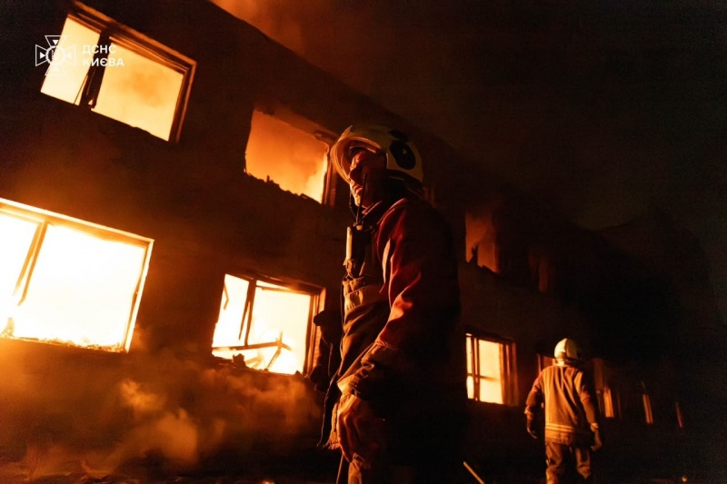 Russia massively strikes Kyiv overnight, killing 2: Aftermath revealed