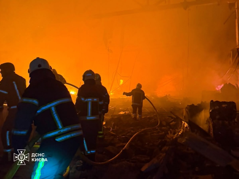 Russia massively strikes Kyiv overnight, killing 2: Aftermath revealed