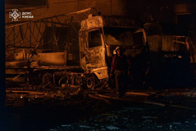 Russia massively strikes Kyiv overnight, killing 2: Aftermath revealed