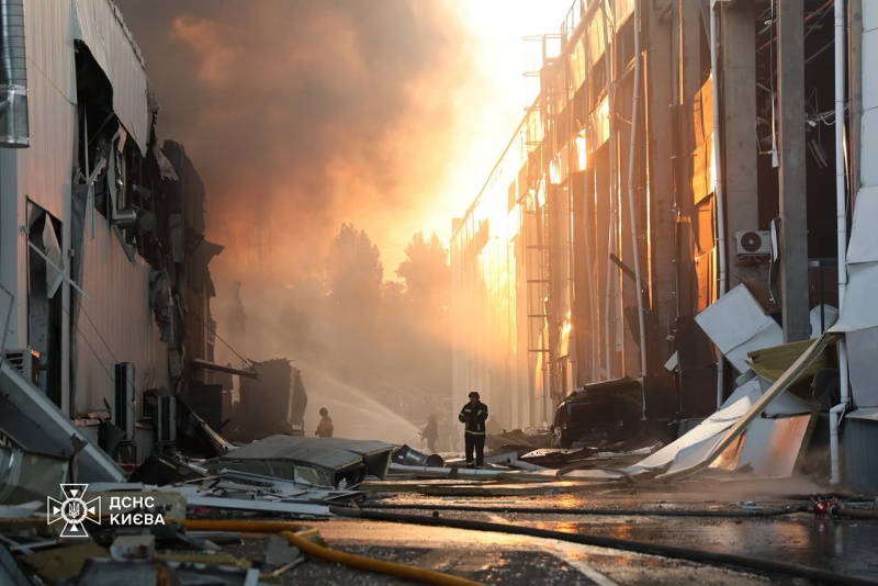Russia massively strikes Kyiv overnight, killing 2: Aftermath revealed
